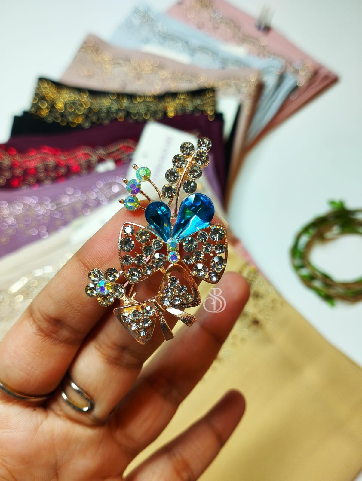 EVERYDAY FLORAL STONE BROOCHES