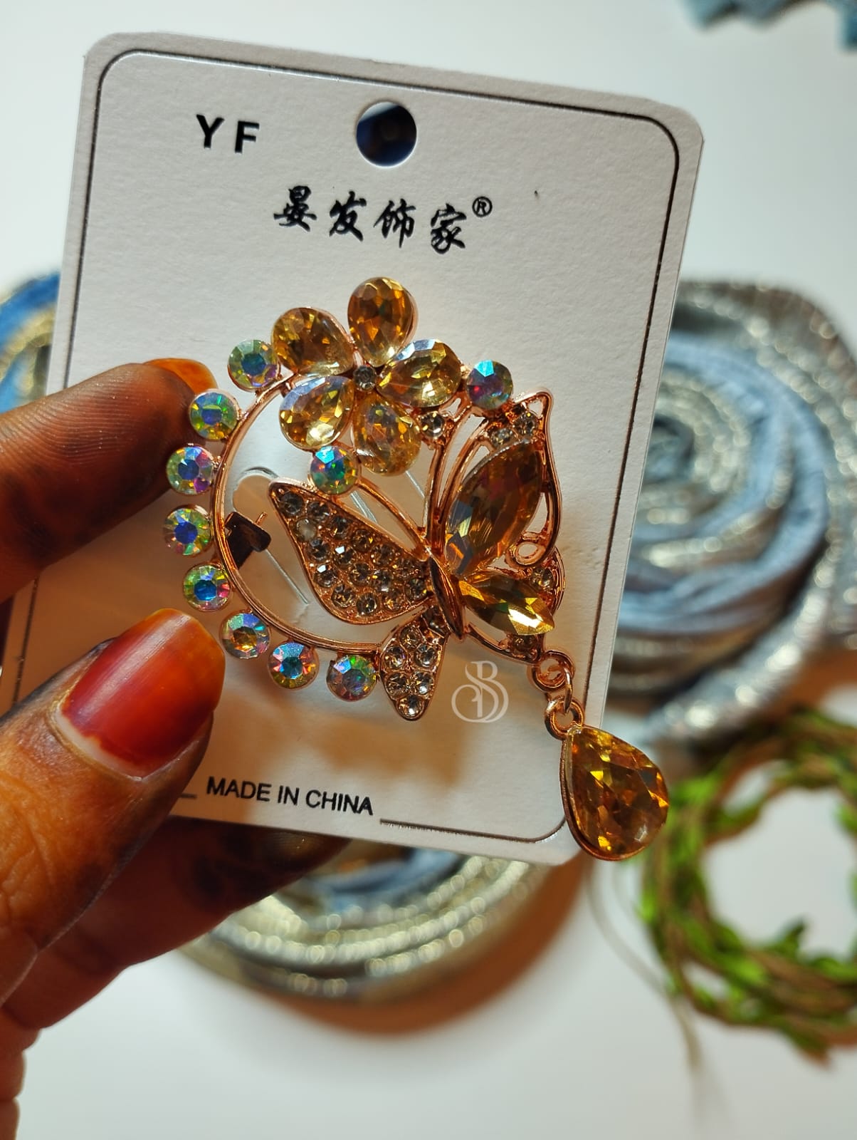 PREMIUM HANGING BROOCHES-002