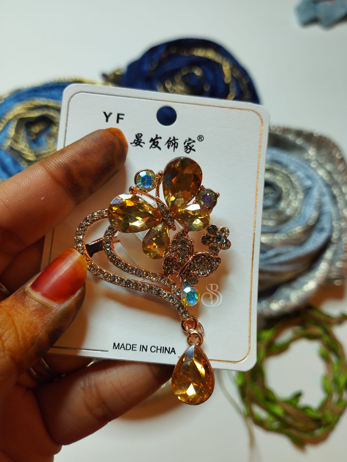 PREMIUM HANGING BROOCHES-001