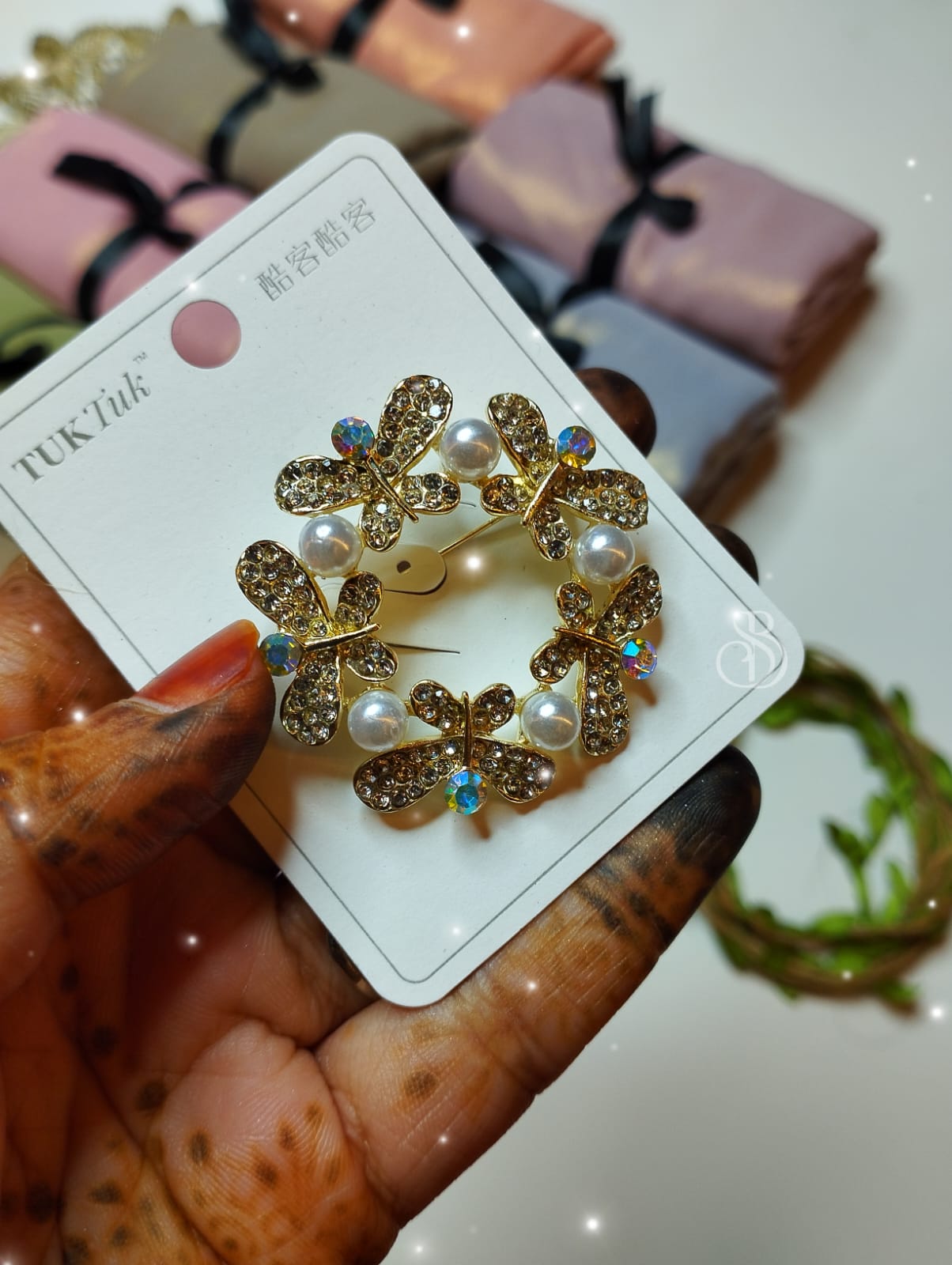 PEARL STONE BROOCHES