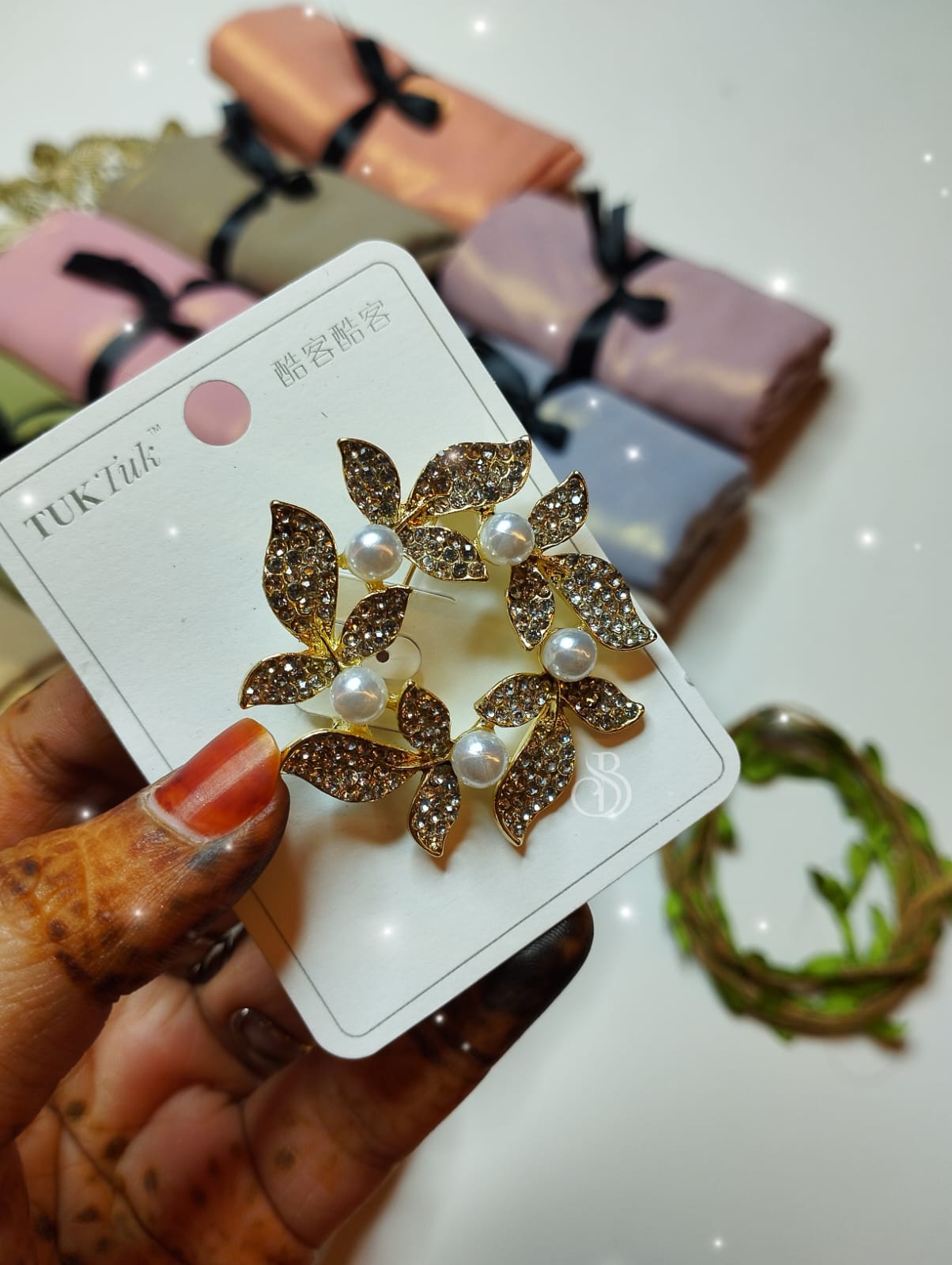 PEARL STONE BROOCHES