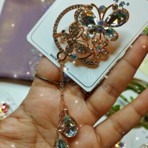 HANGING BROOCHES