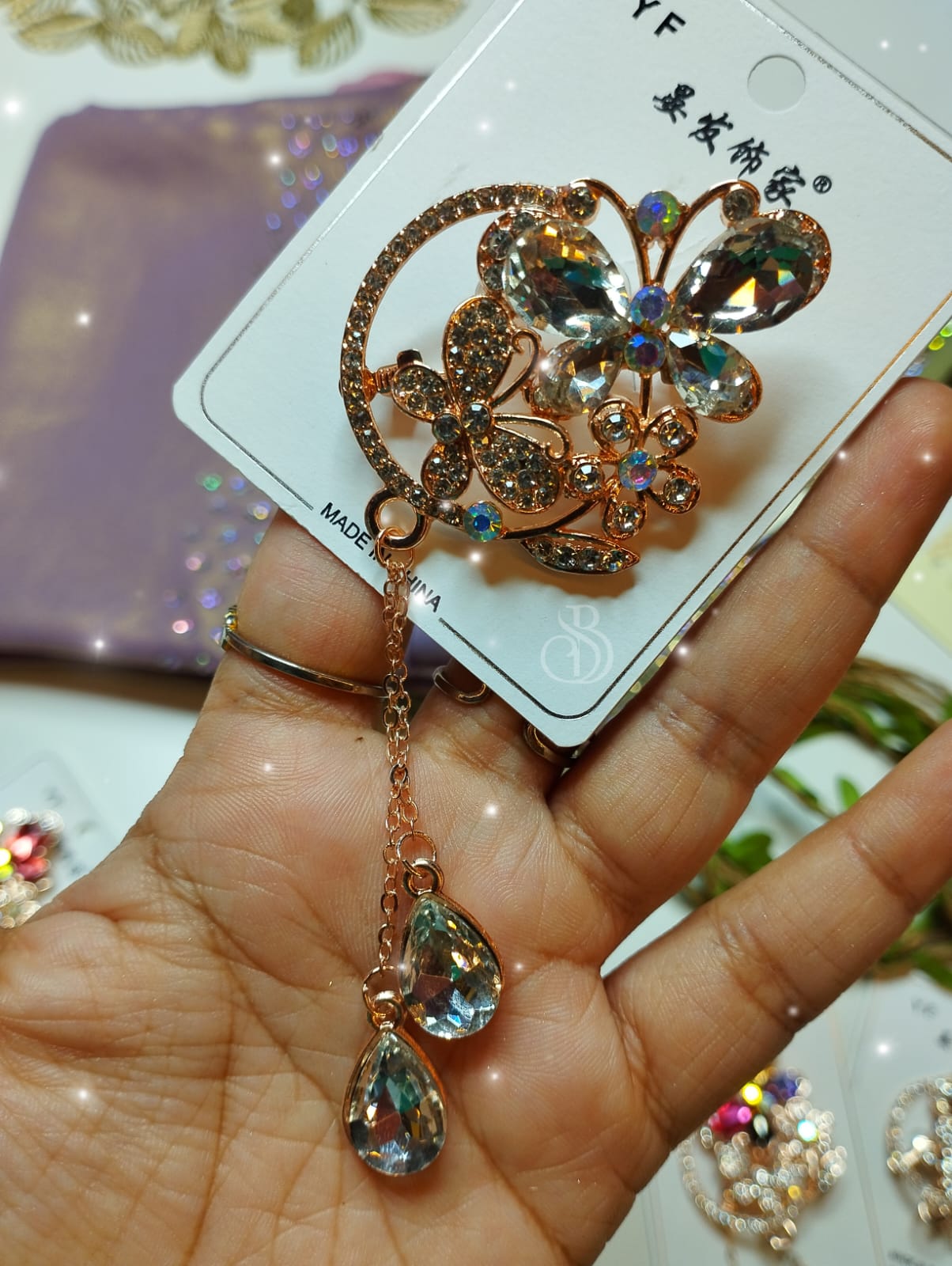 HANGING BROOCHES