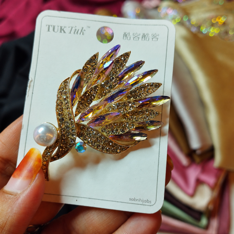 Feather Gold brooch